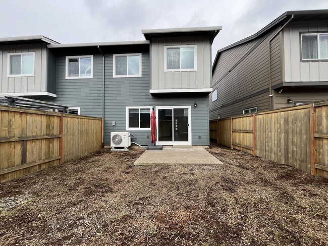 Building Photo - Modern 2022-Built 3-Bedroom Home with Open Layout, Entertainer’s Kitchen. Near Parks & Playgrounds