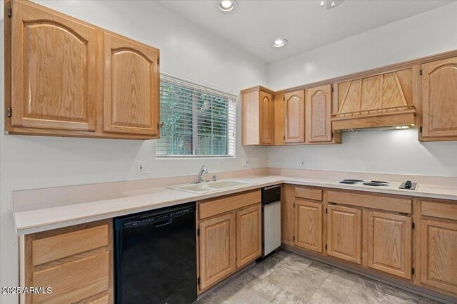 Building Photo - 5200 S Lakeshore Dr