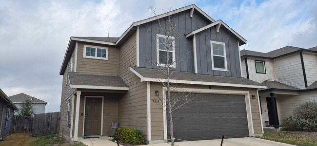 Building Photo - 5819 Rolling Gln