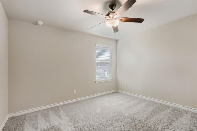 Building Photo - 173 Flexus Ln