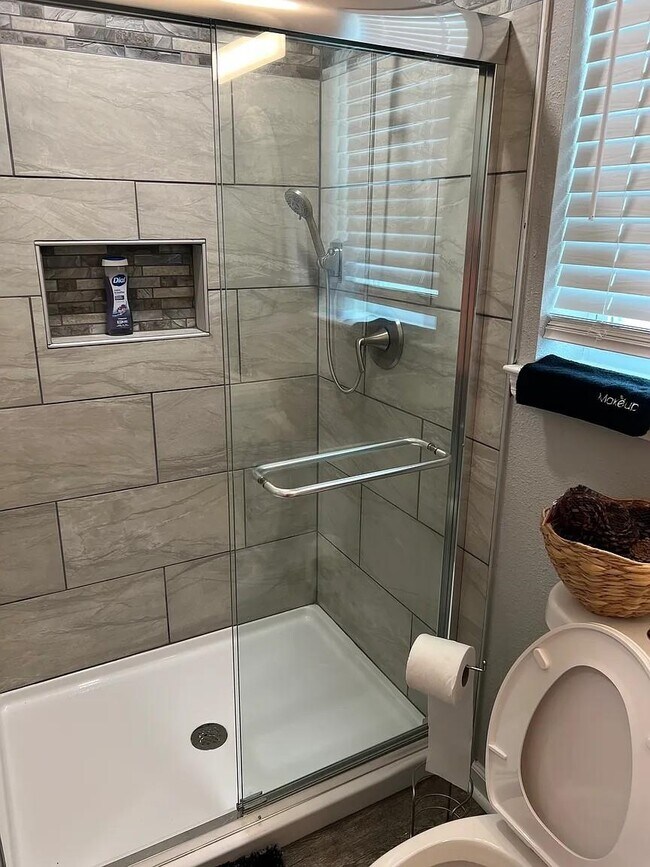 Building Photo - 1906 Karen Ln