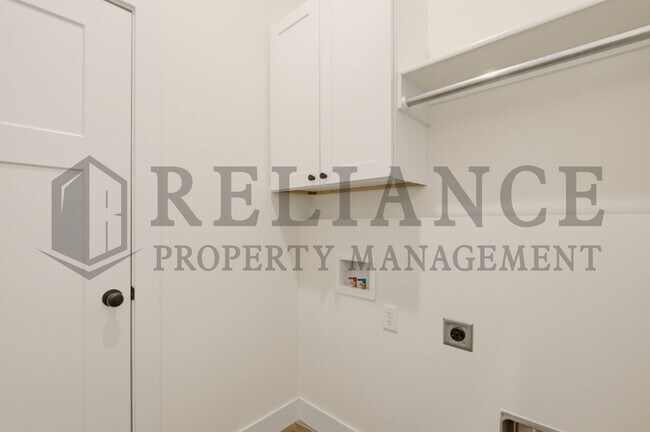 Building Photo - 601 Elmwood St