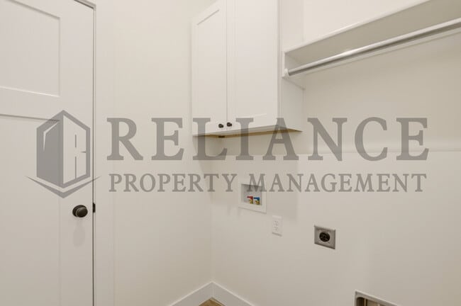 Building Photo - 737 Elmwood St