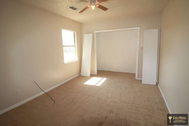 Building Photo - 1706 Cole St