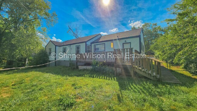 Building Photo - 3 BR / 1 BA East Ridge home for lease!