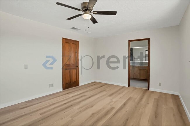 Building Photo - Unit