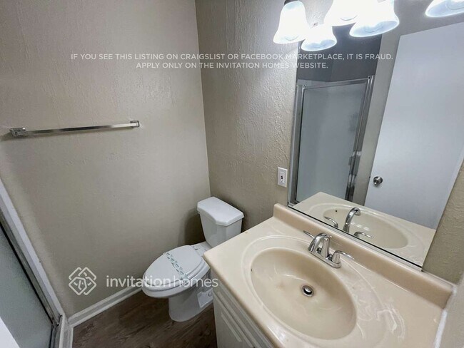 Building Photo - 1217 E Radbard St