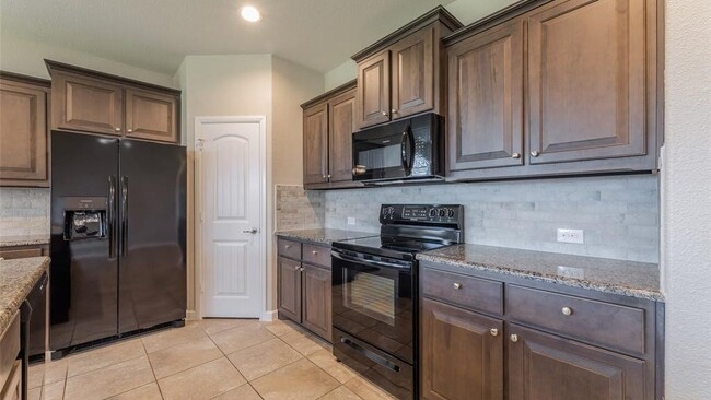 Building Photo - 1000 Meadow Scape Dr