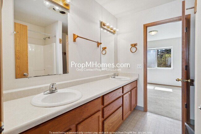 Building Photo - Cozy Two Bedroom Home in SE Portland!