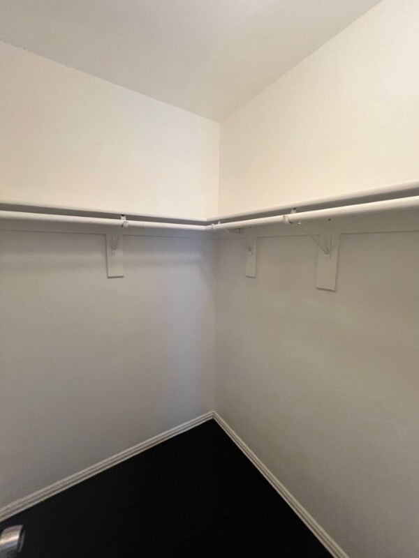 Building Photo - 2213 Ridgewood Dr