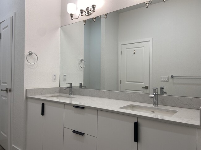 Building Photo - 365 Bella Sol Way