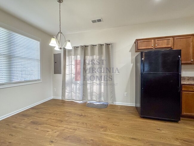 Building Photo - Two story townhouse w/ 3 bedrooms,2.5 baths