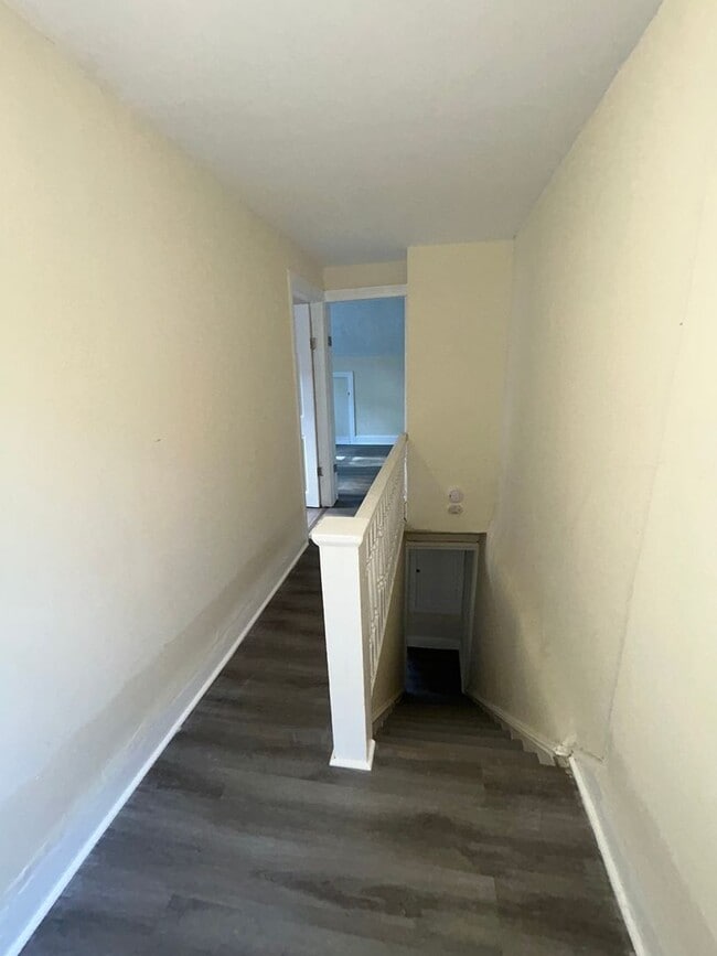 Building Photo - 510 N Hermitage Ave