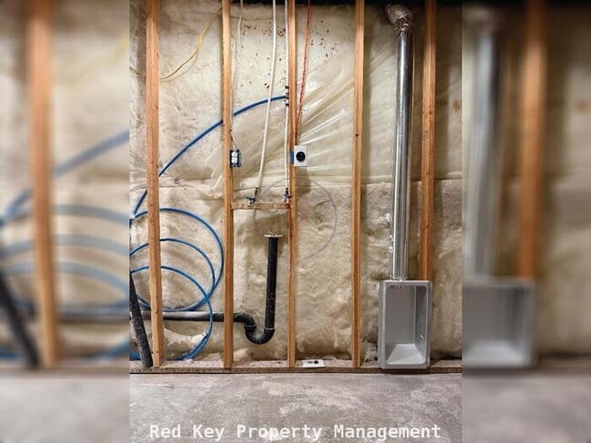 Building Photo - 80 E Single Family Home