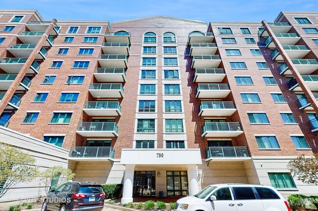 Building Photo - 750 Pearson St