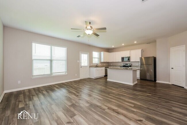 Building Photo - 1931 Hialeah Dr