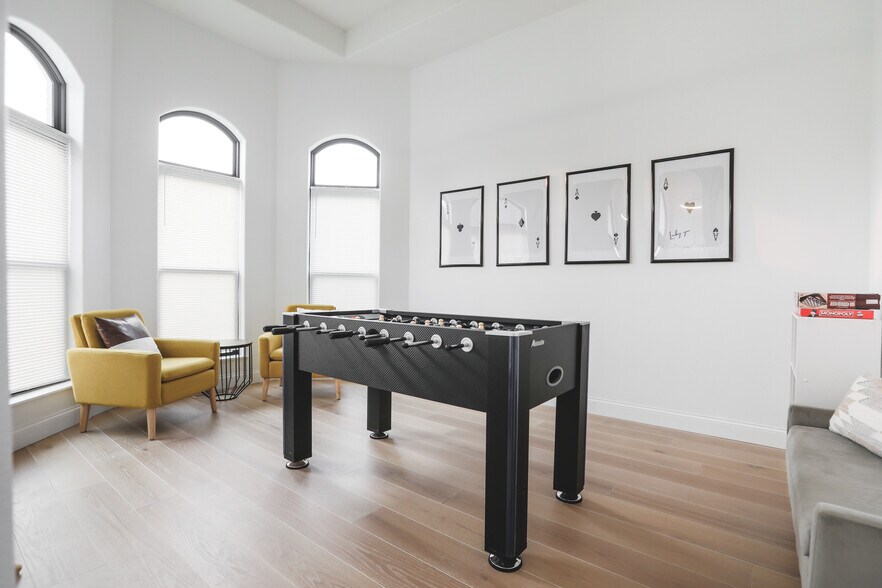 Building Photo - 2010 Merlin Dr