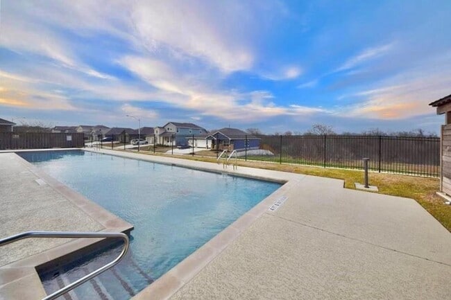 Building Photo - 1521 Maier Dr