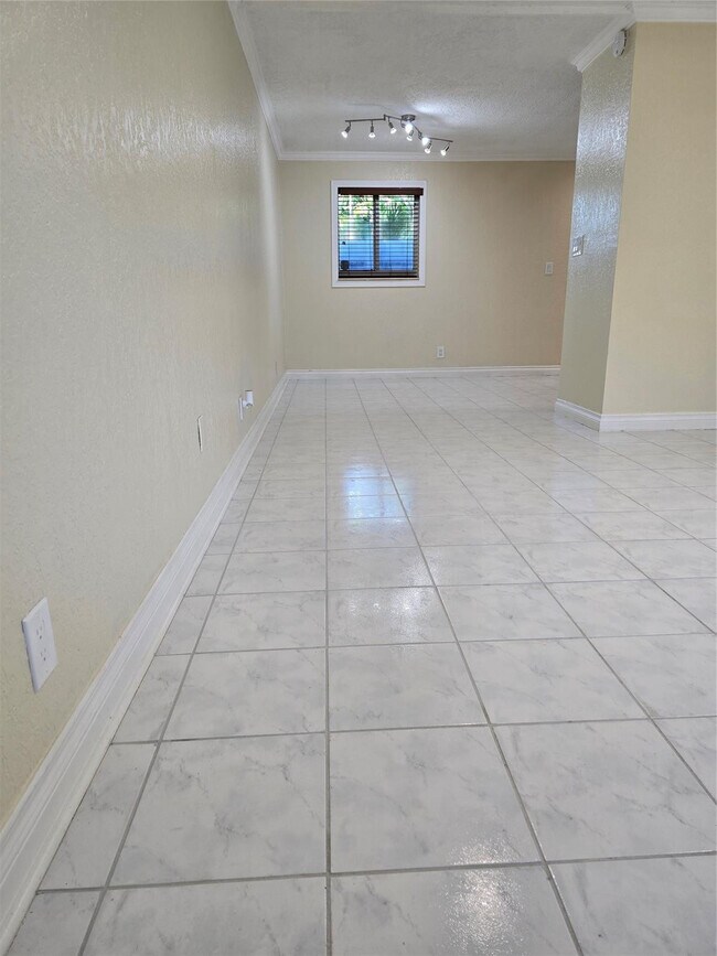 Building Photo - 1749 NW 6th Ave