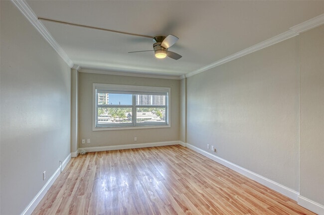 Building Photo - 2900 NE 30th St