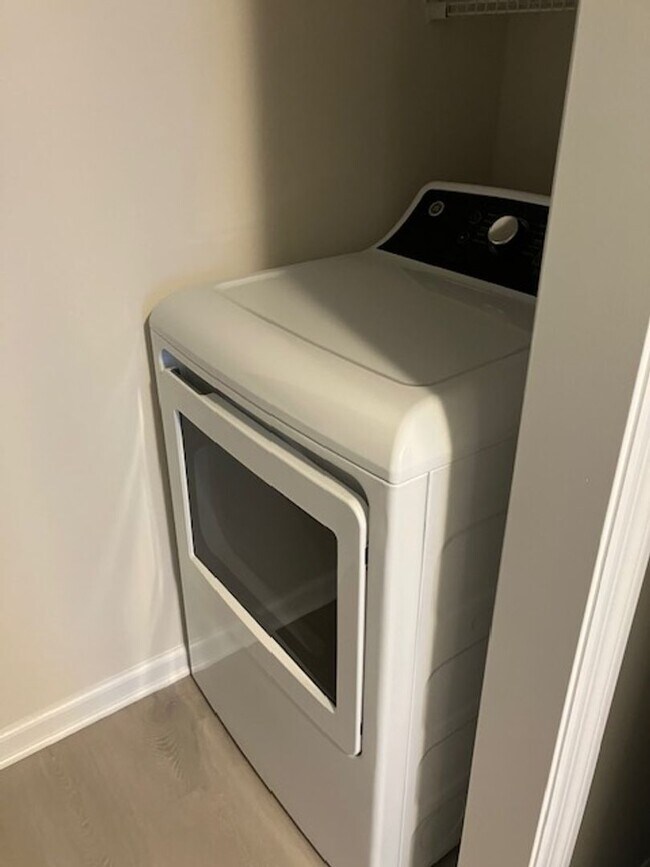 Building Photo - 908-C