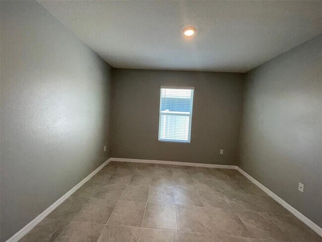 Building Photo - 3307 Summerdale Way