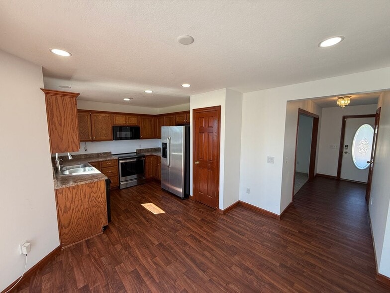 Building Photo - 611 River Rock Pass