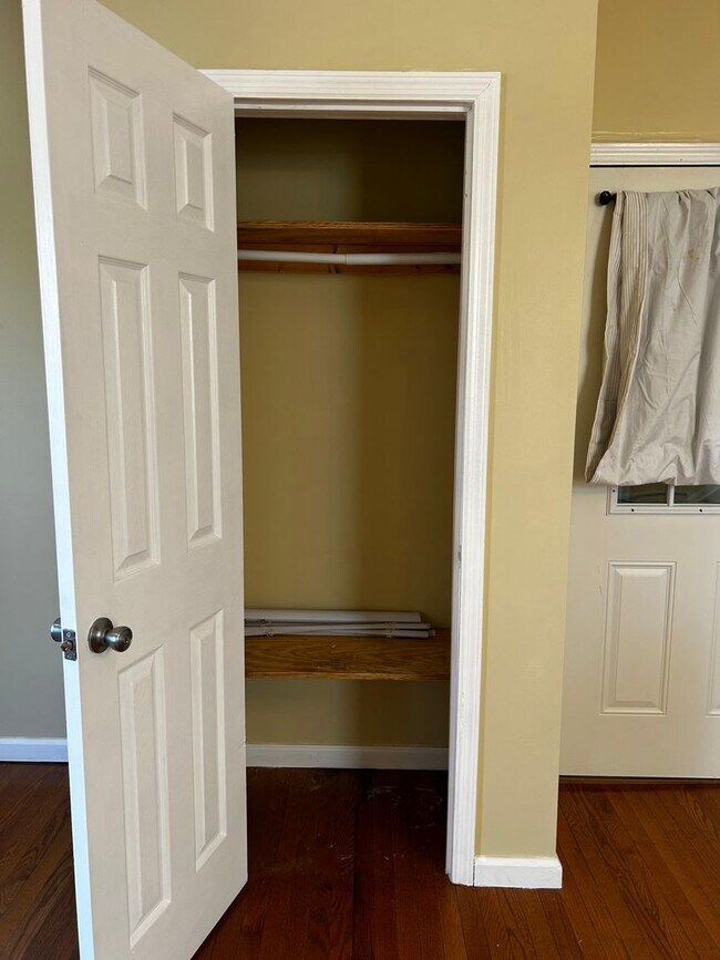 Building Photo - 1326 E Gibson St