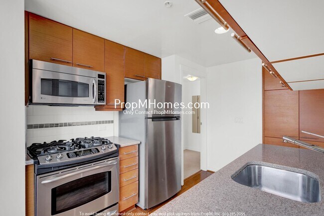 Building Photo - Modern 2-Bedroom, 2-Bath Condo with Stunni...