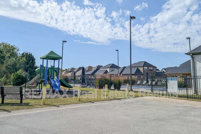 Building Photo - 4903 SW Woodvale Rd
