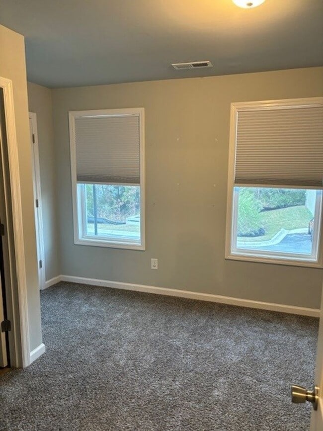 Building Photo - Beautiful 2 bedroom, 2.5 bath townhome Holly Ridge - Buckhorn Community