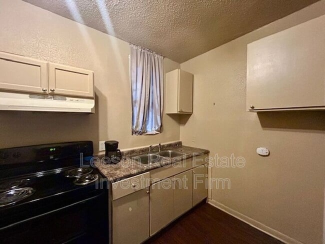 Building Photo - 517 Stoner Ave