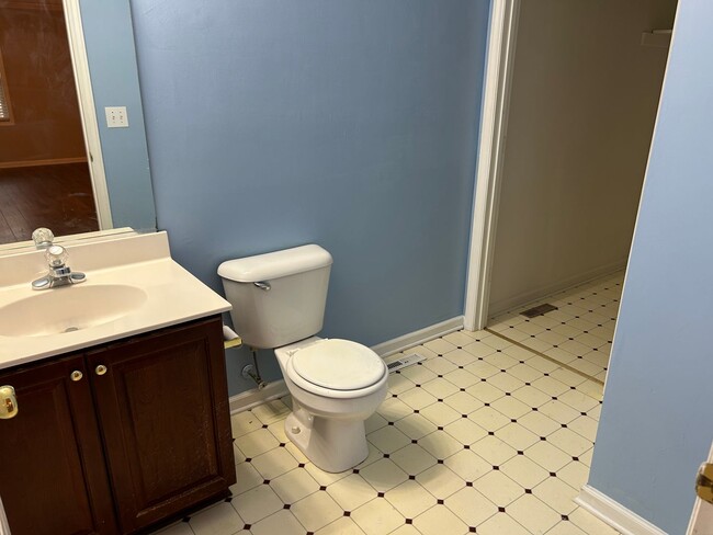 Building Photo - 5200 Shallowford Rd