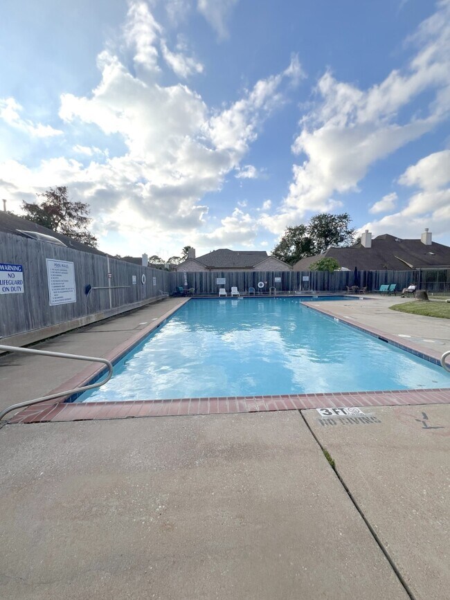 Building Photo - 1635 Ainsdale Dr