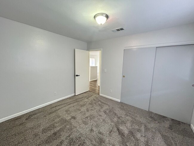 Building Photo - 7135 Shadow Crest Dr