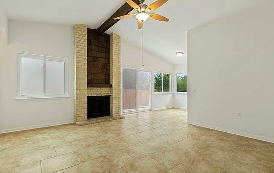 Building Photo - 8412 Clear Mdws