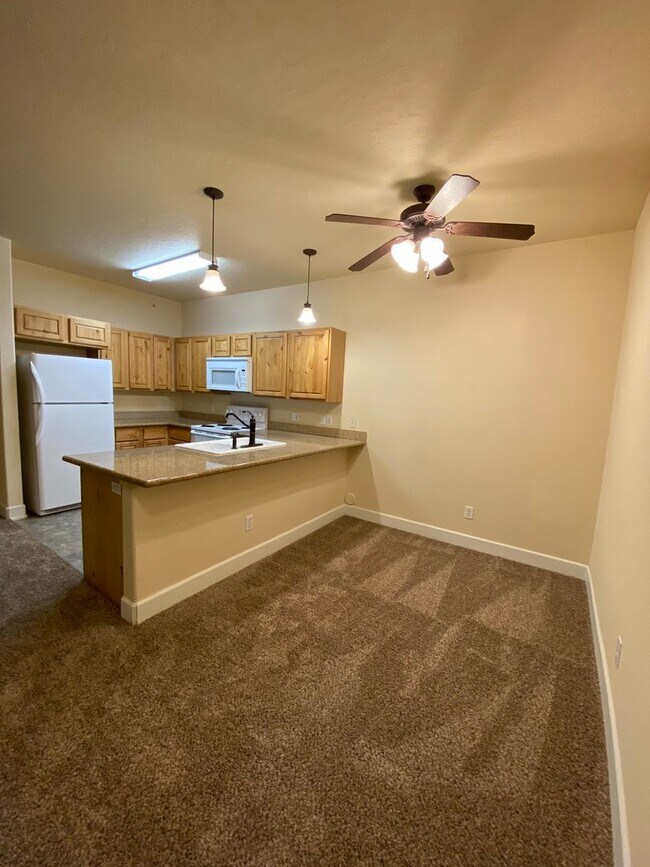 Building Photo - 6800 N Spurwing Loop