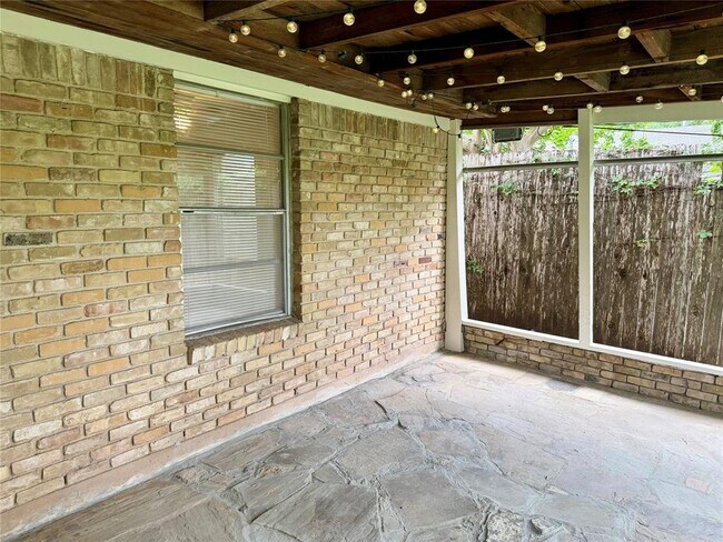 Building Photo - 5510 Delwood Dr