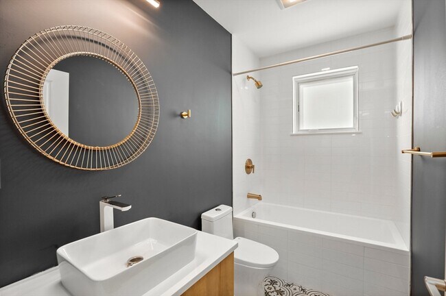 Building Photo - 42 Dennis St