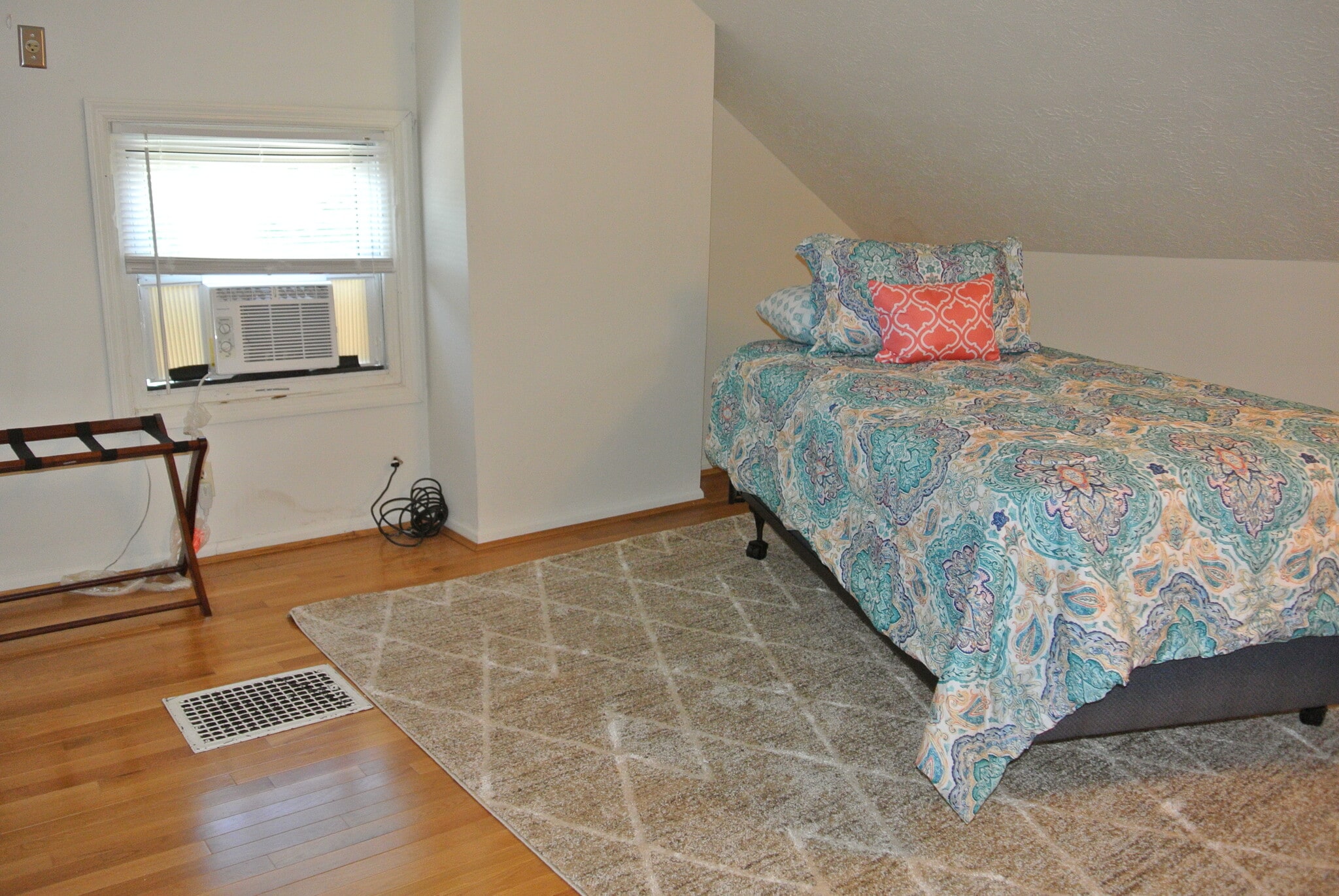 2nd floor bedroom - 3547 Edwards Rd