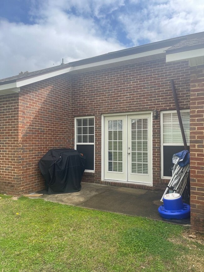 Building Photo - 802 W Longleaf Dr