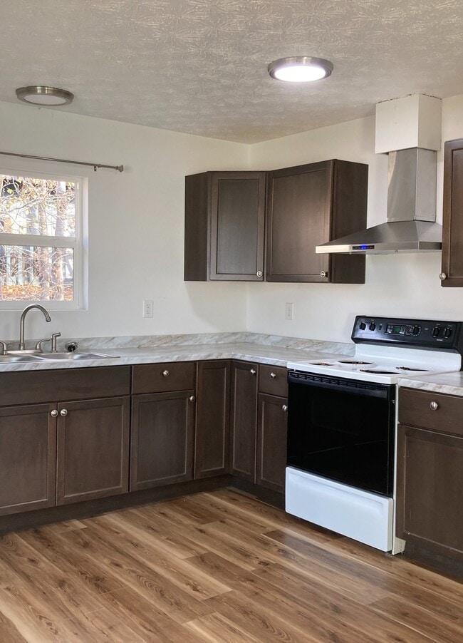 Building Photo - Peck Ave