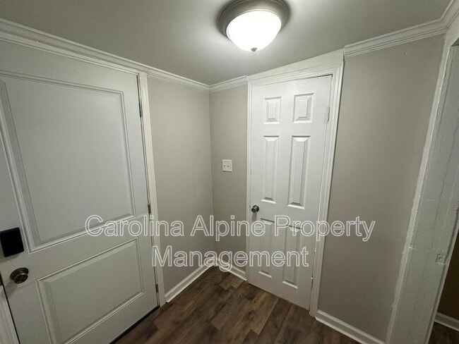 Building Photo - 416 Airline Ext