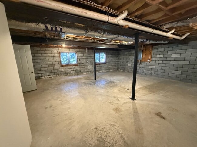 Building Photo - Spacious ranch, fenced yard, 2 car garage, large basement, near Wake Tech