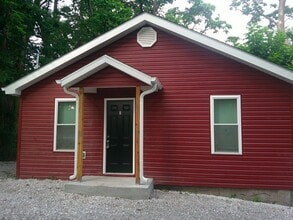 Building Photo - Fully Remodeled 2 Bed 1 Bath House