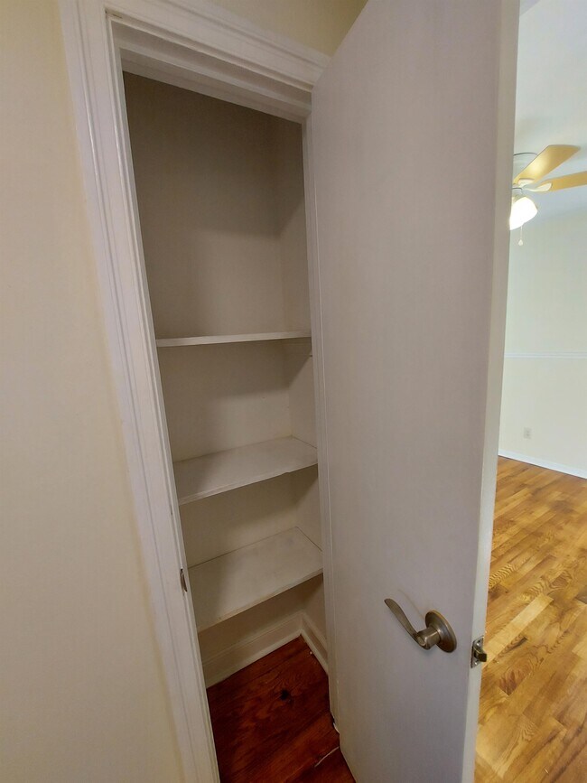 Building Photo - 1713 Lacy St