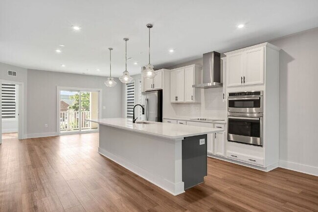 Building Photo - For Rent: Spacious 3-Bedroom Condo in the Heart of Richmond