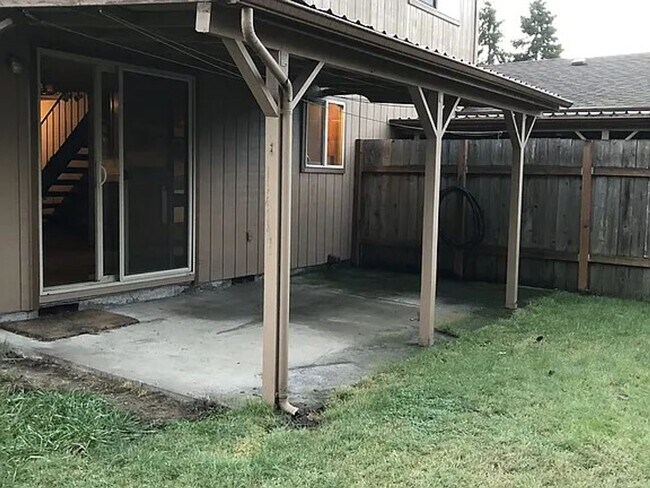 Building Photo - 2792wi