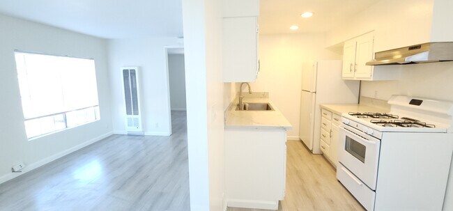 Building Photo - 544 Virginia St