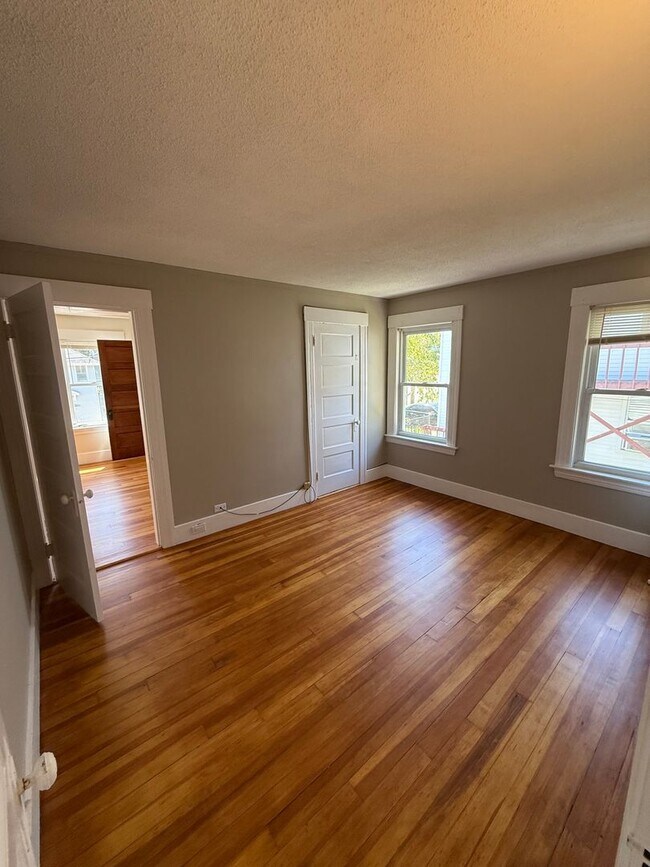 Building Photo - 48-50 Putnam St